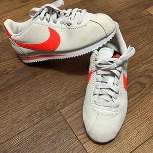 Nike cortez size 7 women’s